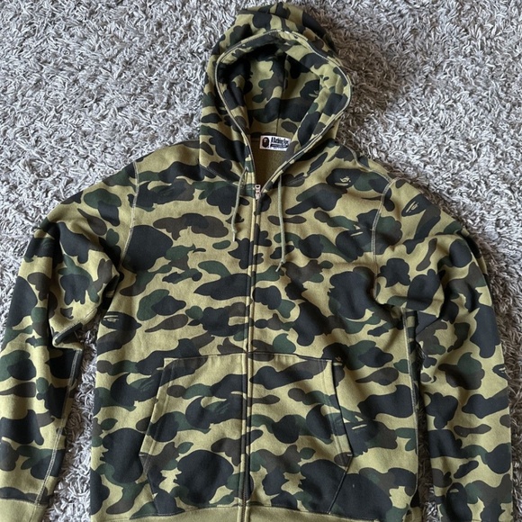 Bape zipup - Picture 1 of 7